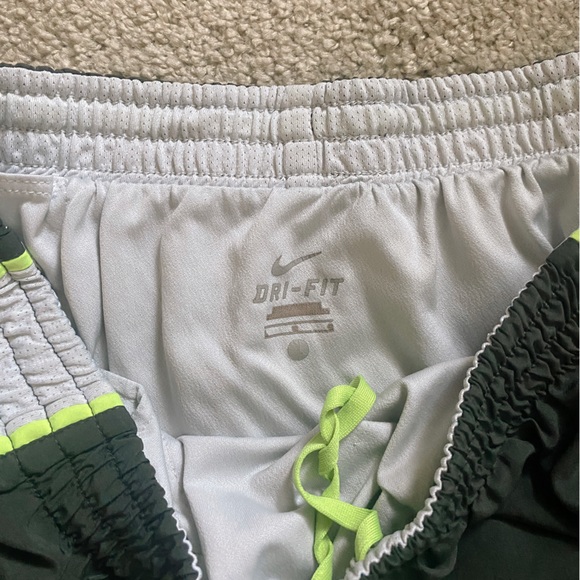 Nike Dri-fit shorts - size L - Picture 3 of 3